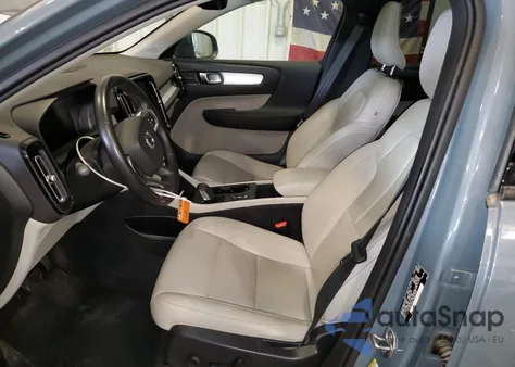 2021 Volvo Xc40 T5 Momentum z USA, uszkodzony, nr VIN YV4162UK4M2430275